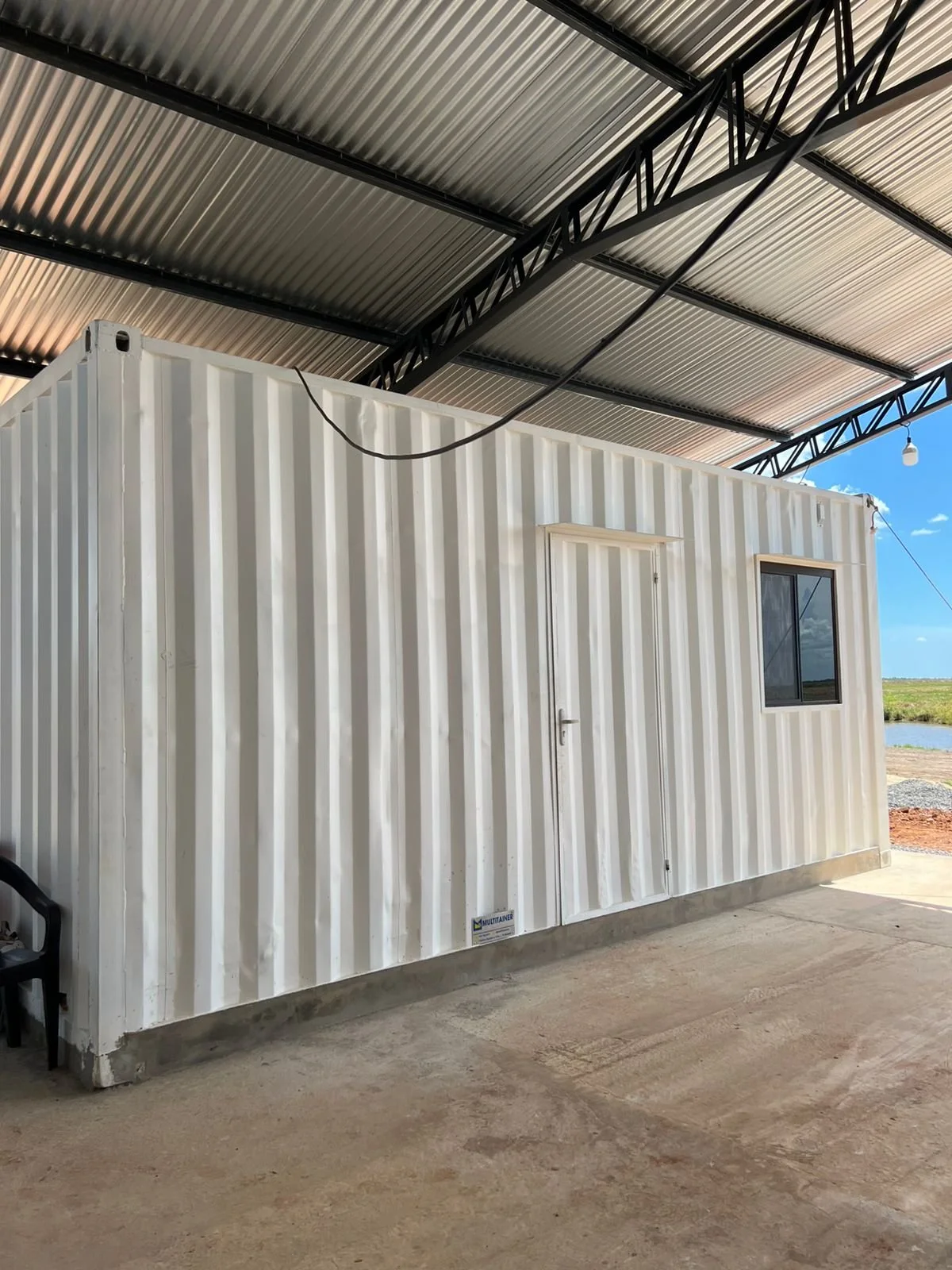 Módulo de contenedor entregado e instalado en obra — Multitainer