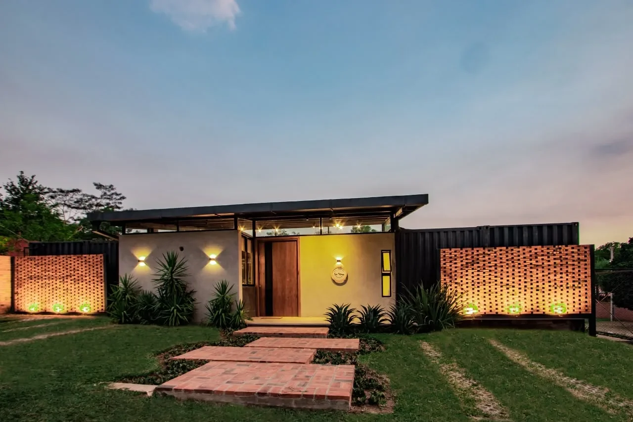 Casa de lujo con celosía de ladrillo, Multitainer