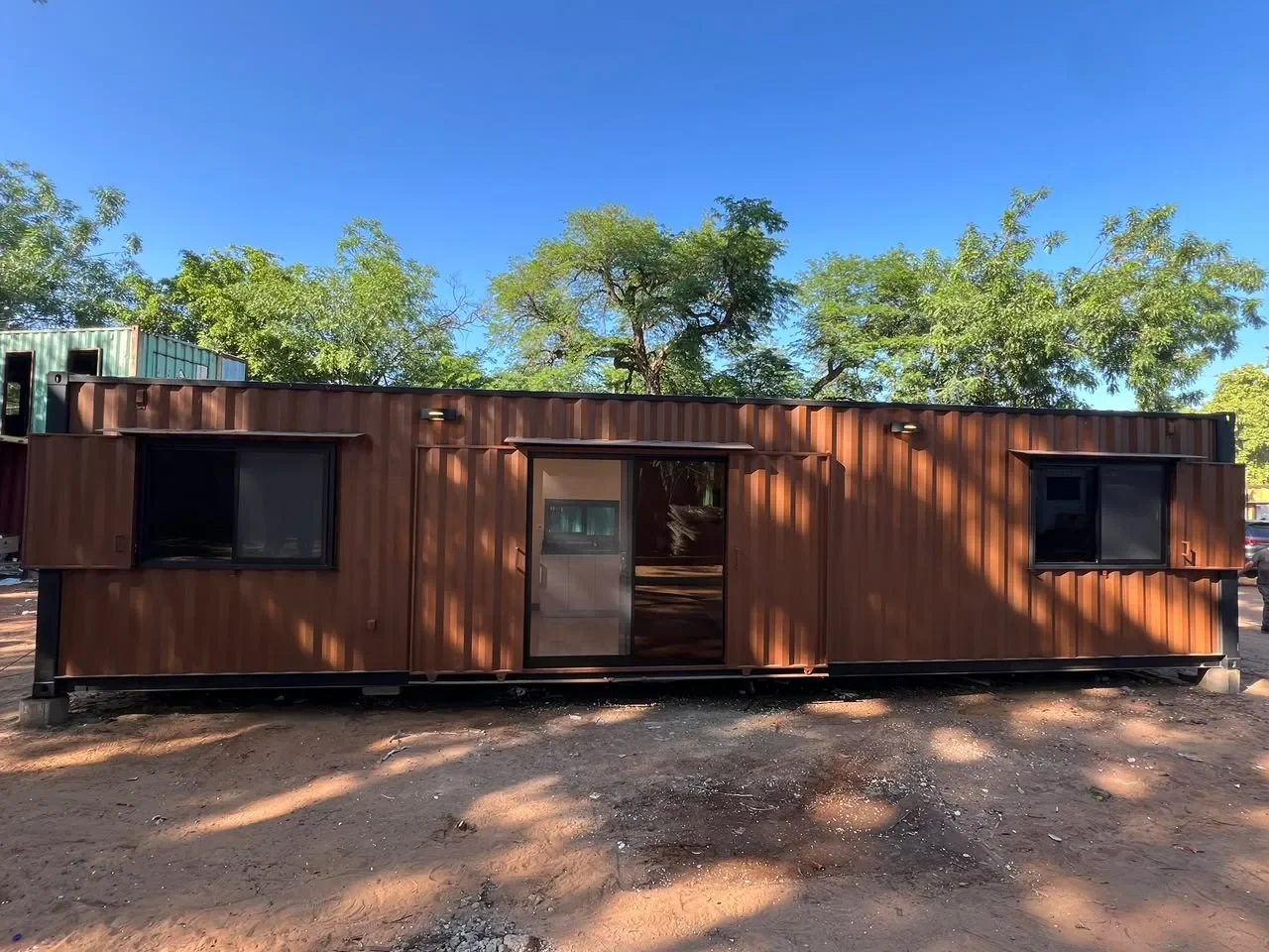 Showroom corten en contenedor, Multitainer